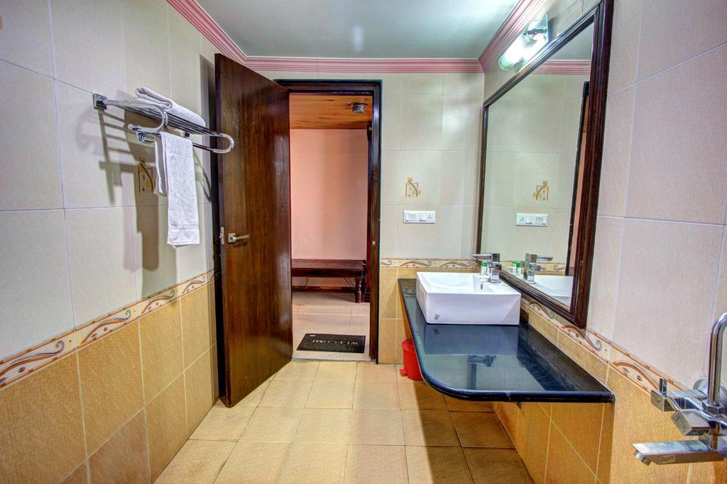 Hotel The Himachal Inn Manāli Екстериор снимка